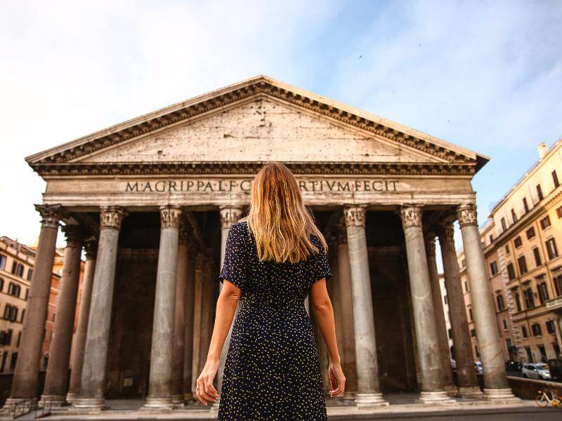 Kleiderordnung-Pantheon-Rom.jpg